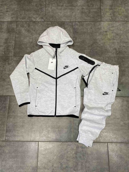 Детски Екипи NikeTech (10-17г)