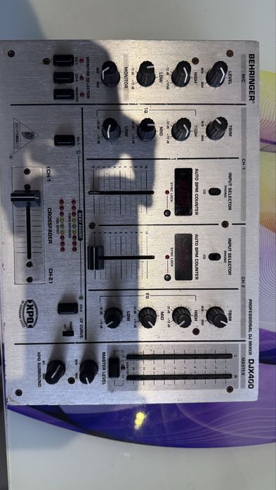 mixer Behringer DJX400: