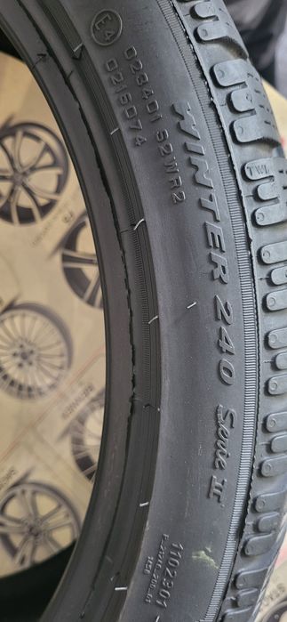2 anvelope 225 40 18 pirelli winter 240 serie2 7mm