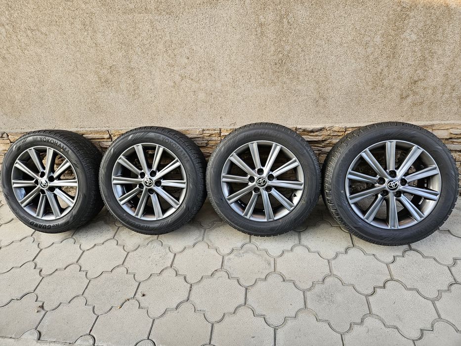 Диски Камри оригинал с зимними шинами.