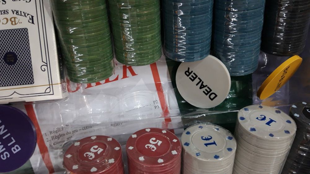 Set poker 500 jetoane imprimate. 4 gr. Cutie tabla. Nou!