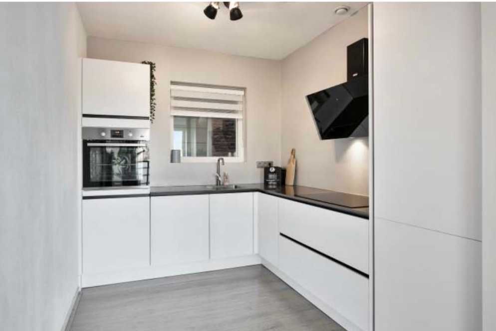 Дава се под наем Двустаен апартамент в София, Център - 62 кв.м за 510 € - Снимка #2