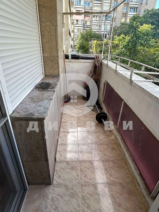 Продава двустаен апартамент в кв. Ремиза