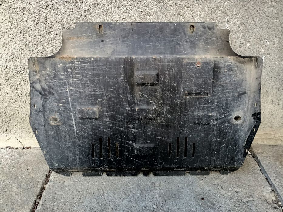 Vând/schimb scut motor