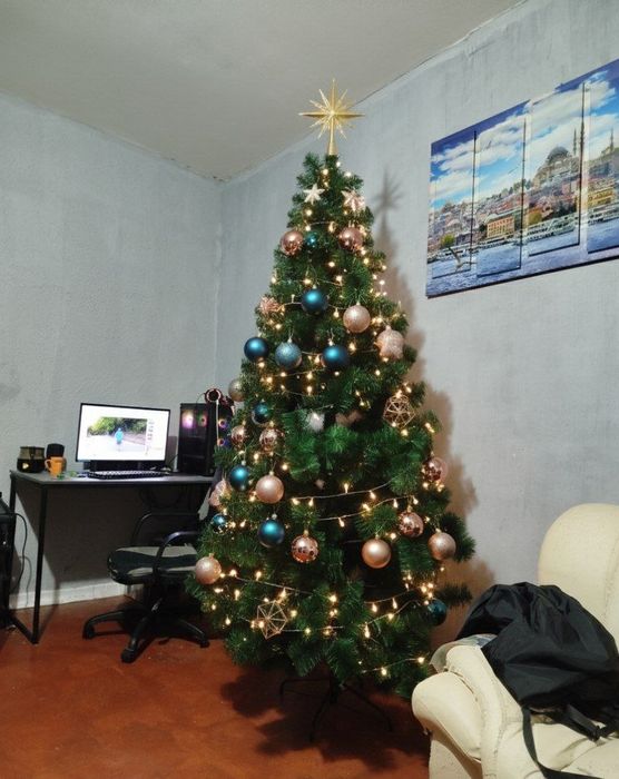 Продам ёлку высокая