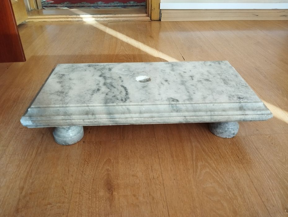 Флагодержатель СССР из мрамора