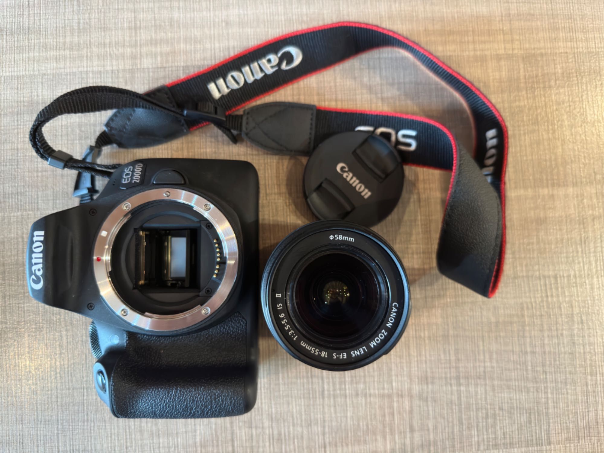 Фотоапарат DSLR Canon EOS 2000D,24.1 MP, Черен + Обектив EF-S 18-55 мм
