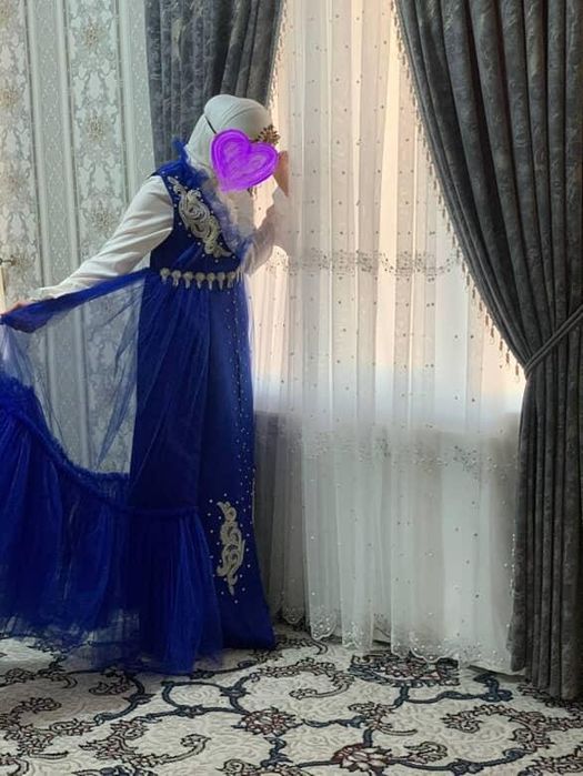 Kelinlar koʻylagi koʻk ansanbl