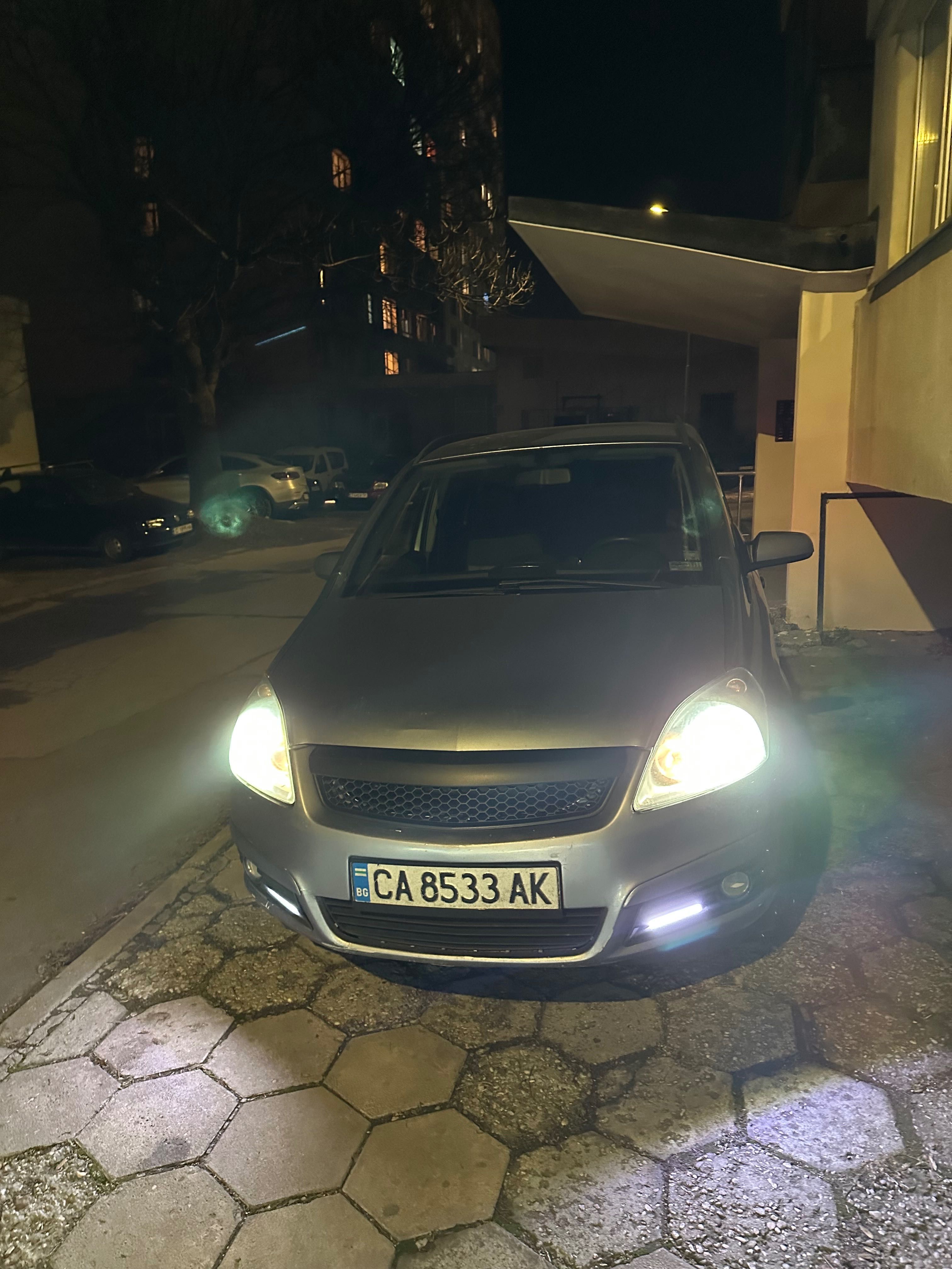 Opel Zafira B 1.9 CDTI (120 к.с.) -
2006 г. - за ремонт или части