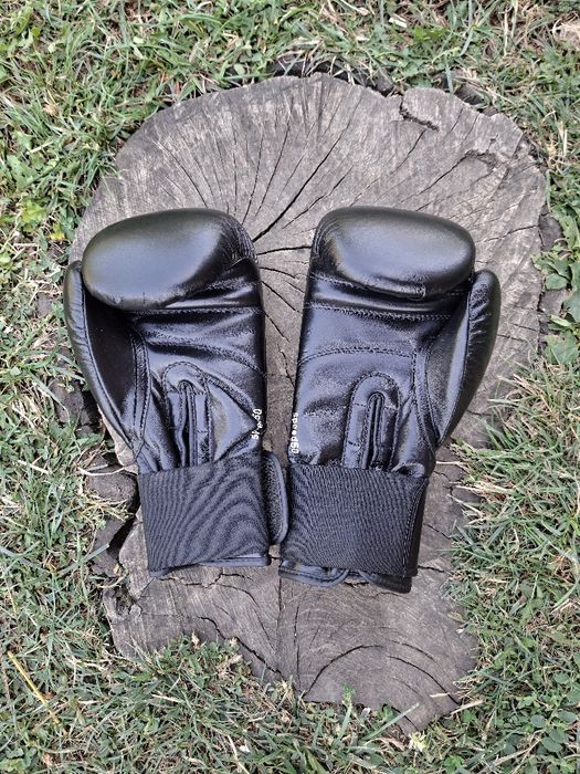 Mănusi pentru sport de contact