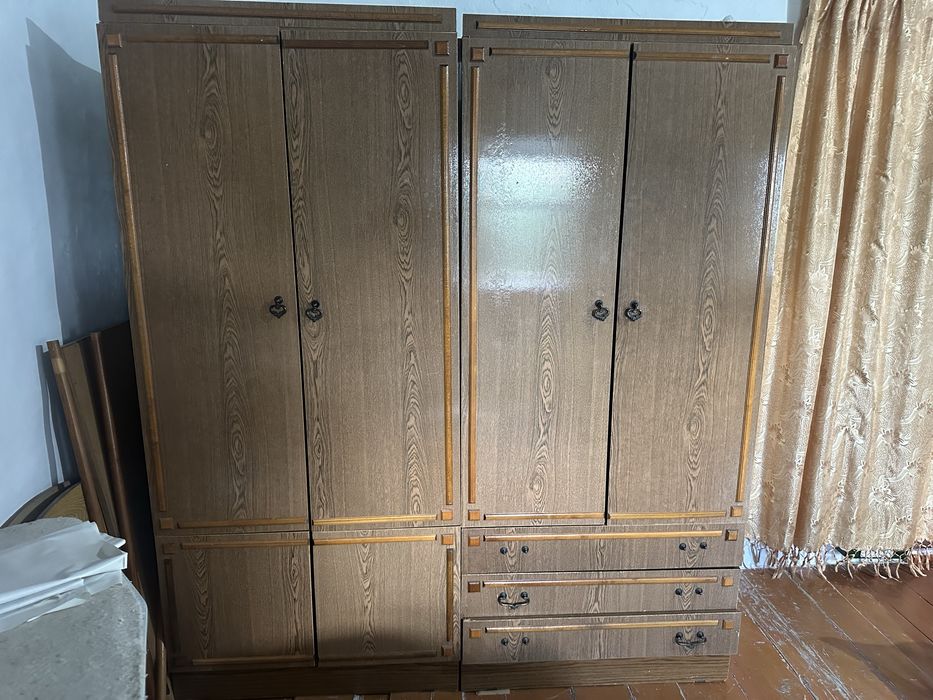 Продам шкаф столик с тумбами