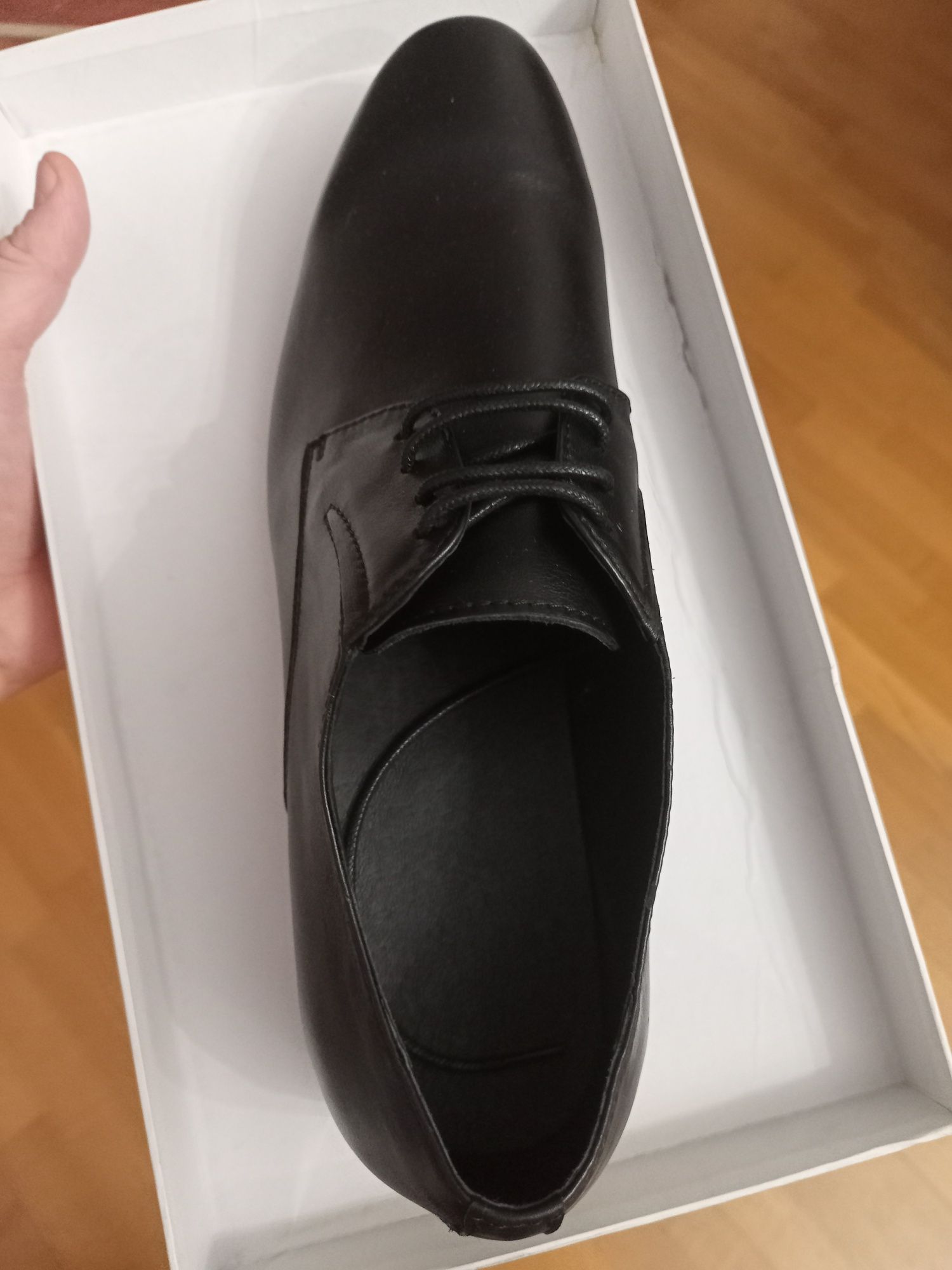 Продаются новые мужские кожаные туфли