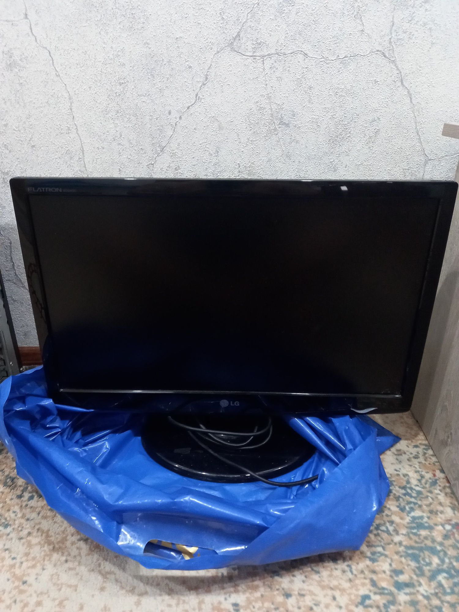 Продам монитор 52 см