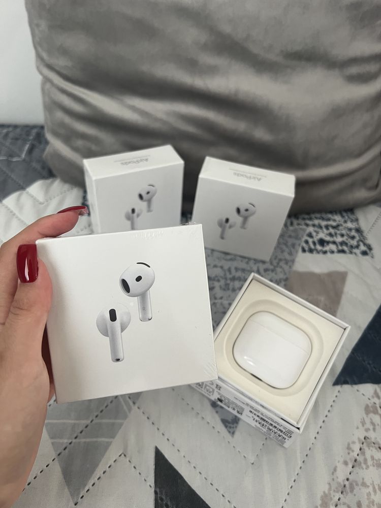 Продавам слушалки Apple AirPods 4 ANC
