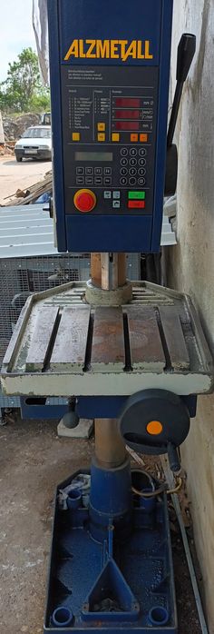 Колонна бормашина с електронно управлрние
