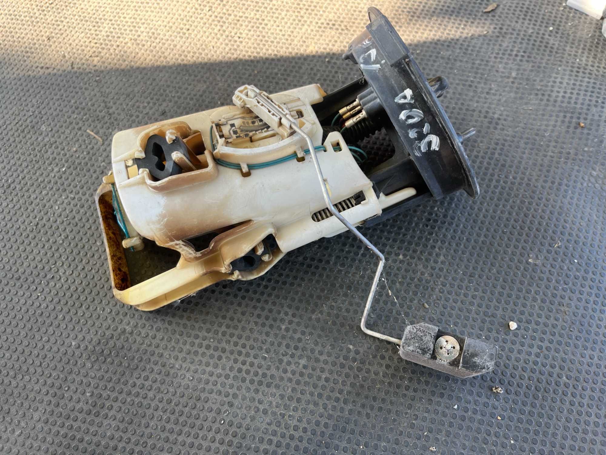 Горивна помпа BMW E46 320D 136кс