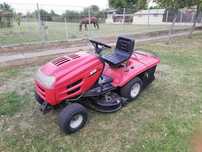 Tractor de tuns iarba