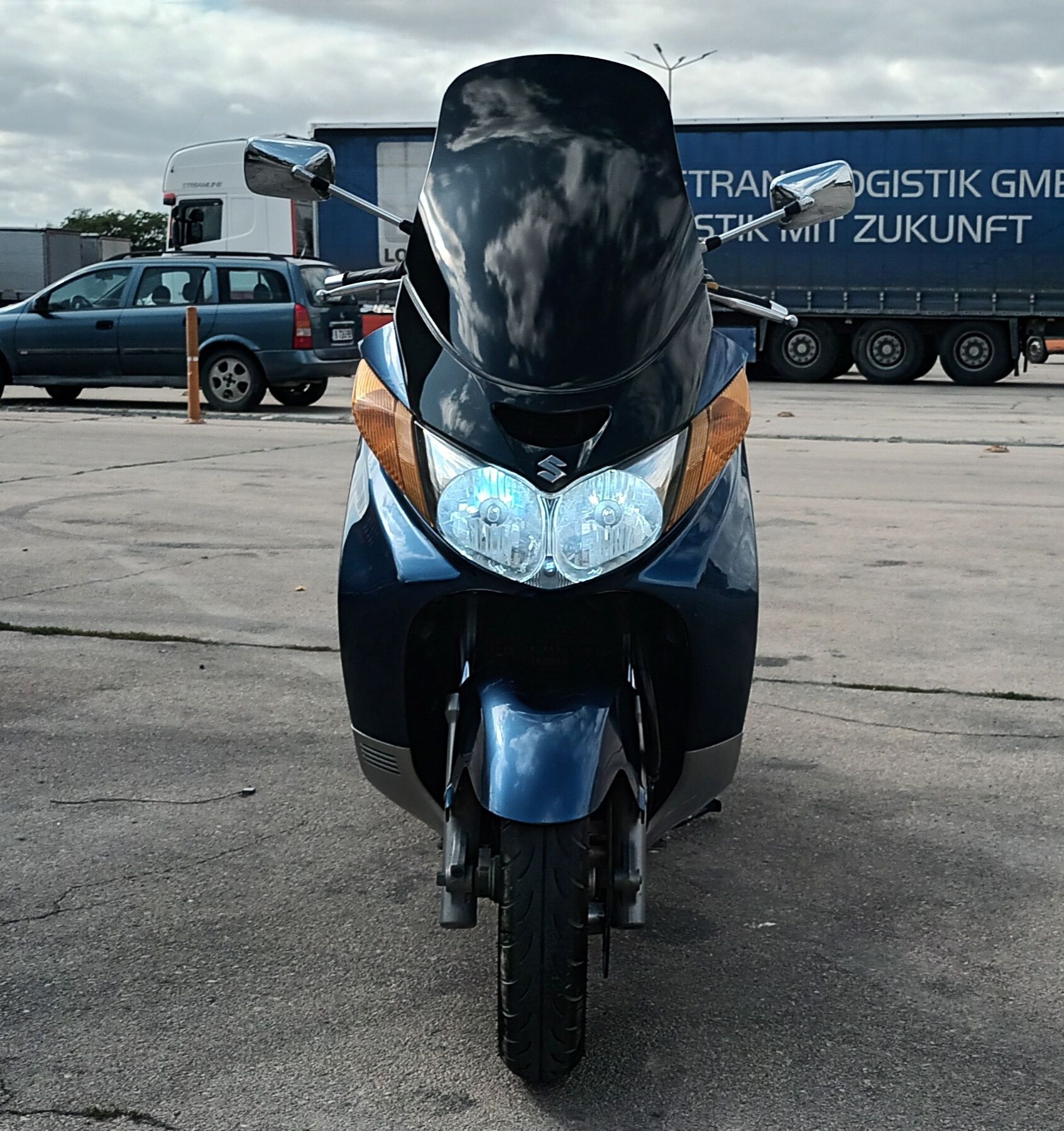 Продавам Сузуки Бургман 400!