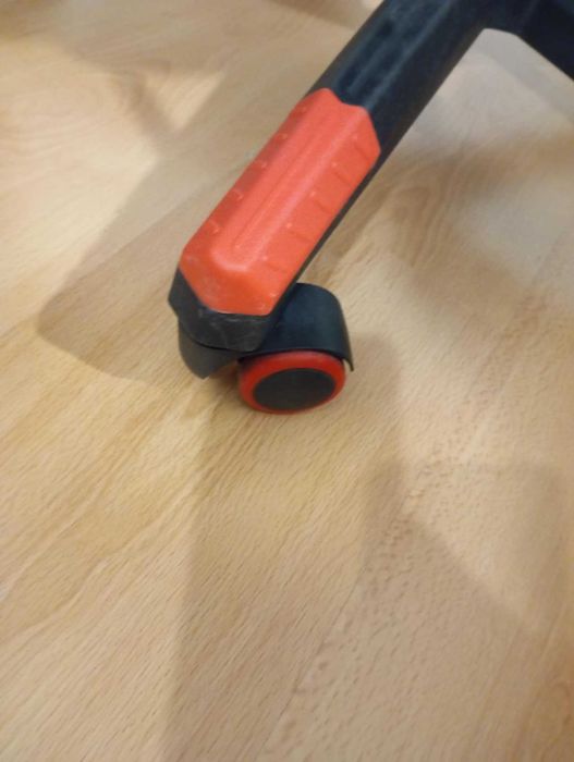 Гейминг въртящ стол и бюро