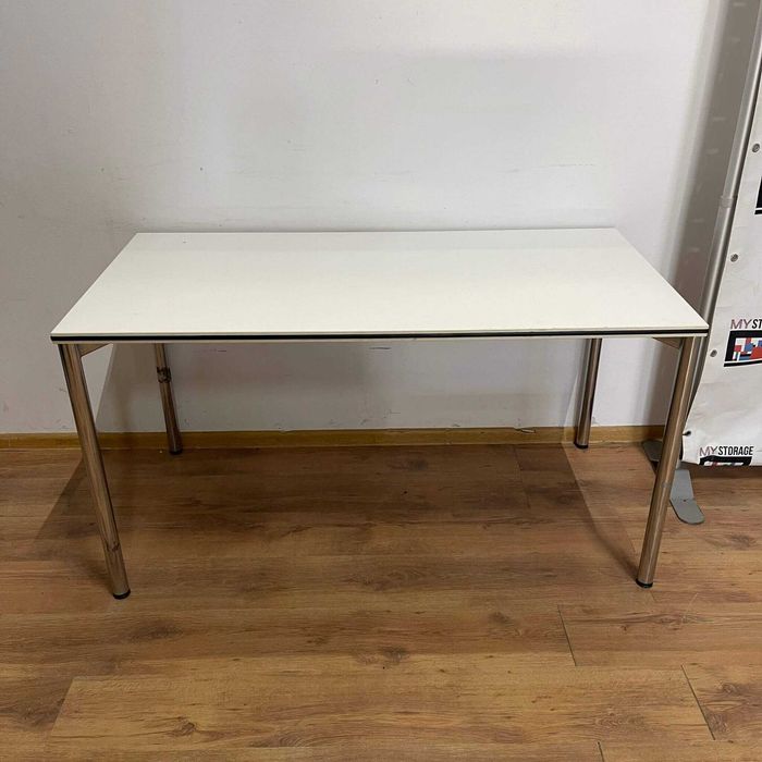 Masa cu picioare cromate si blat din PAL