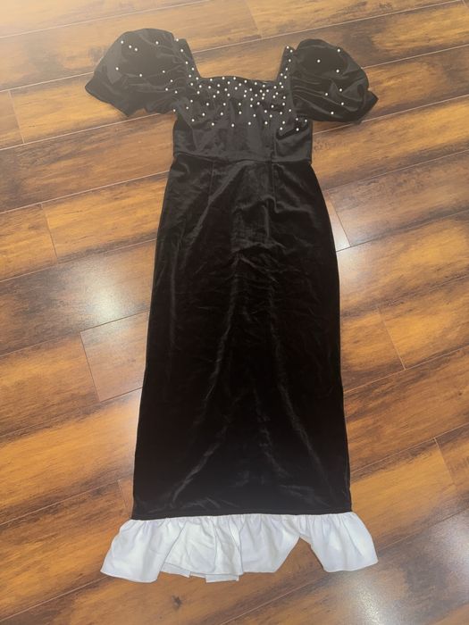 Платье С бусинами