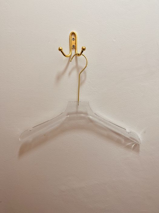 Продам вешалки и кронштейн