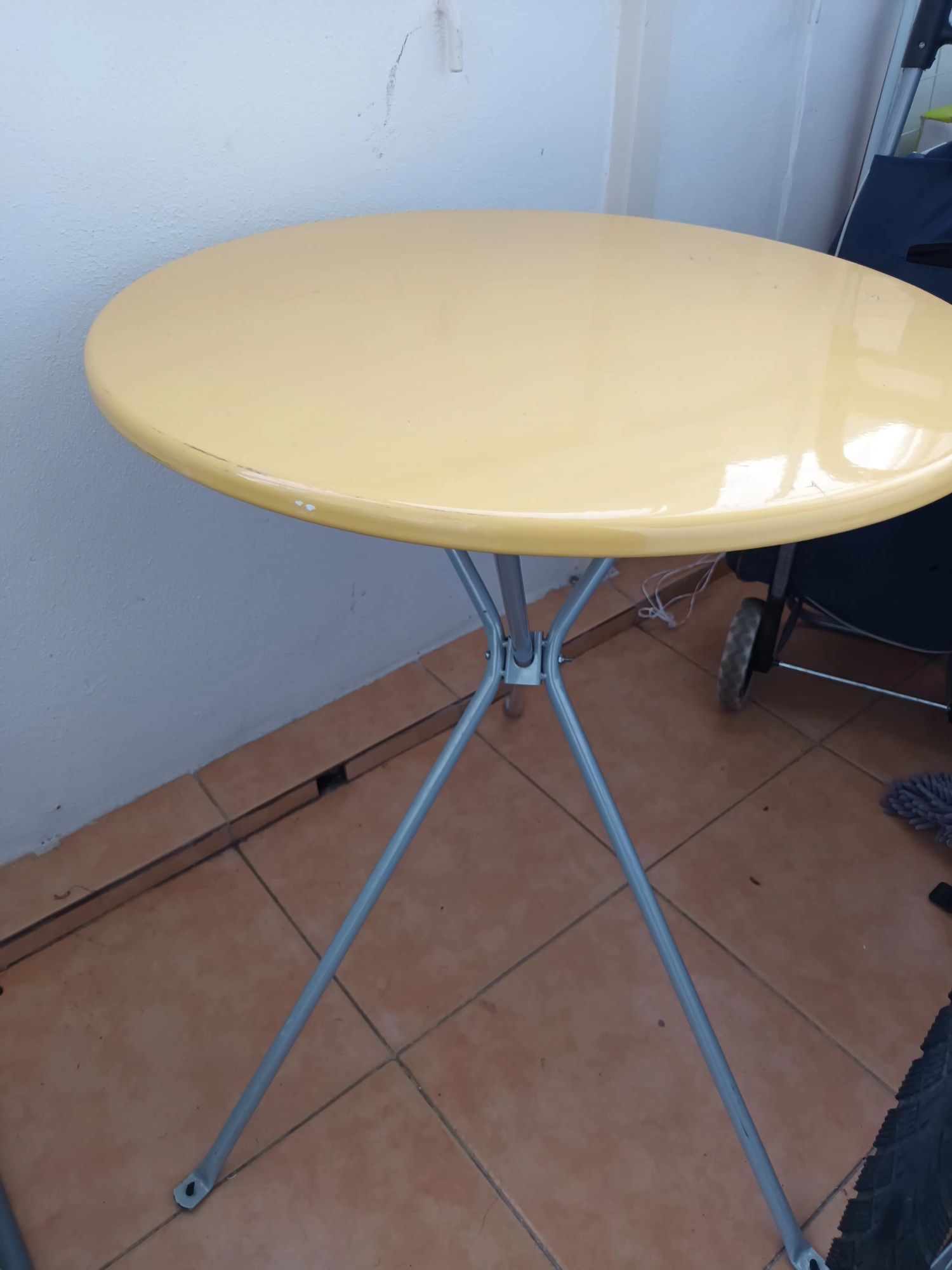 Masa pt terasa din fier