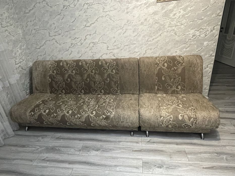 Продам диван в хорошем состояние