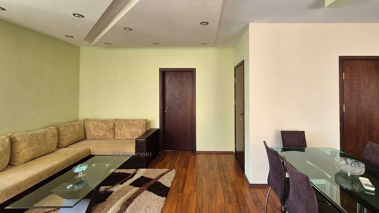 Дава се под наем Двустаен апартамент в Варна, Център - 65 кв.м за 600 € - Снимка #1