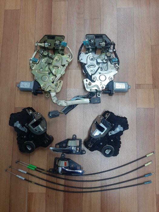 Продам Замок / ручка задний двери внутренняя  Toyota Estima ACR30 / 40