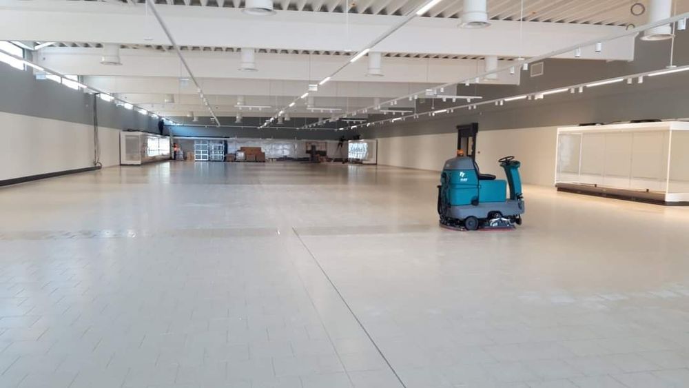 Firma servicii de curatenie industriala
