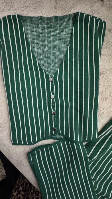 Дамски комплект от машинно плетиво размер М-Л