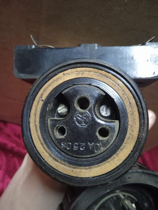 Продам высоковольтную трёхфазную розетку.