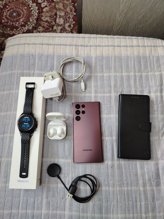 Продам Самсунг S 22 в Идеальном Состояние Месте Часами и Наушниками