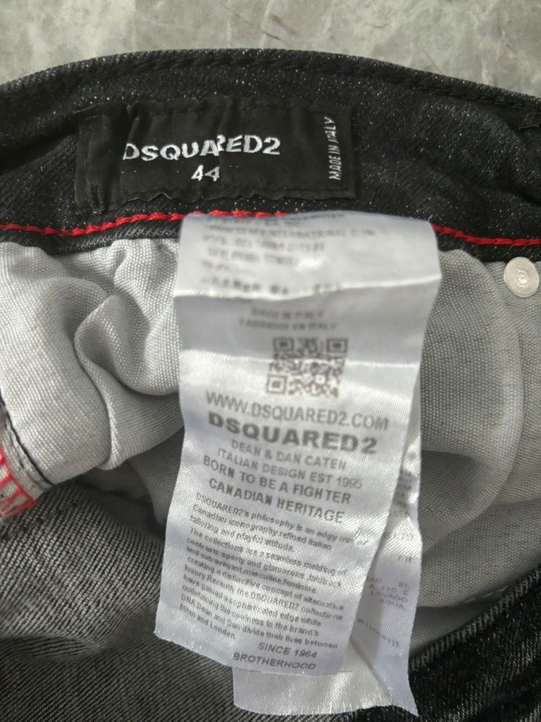Blugi Scurti Dsquared2 Model 2024