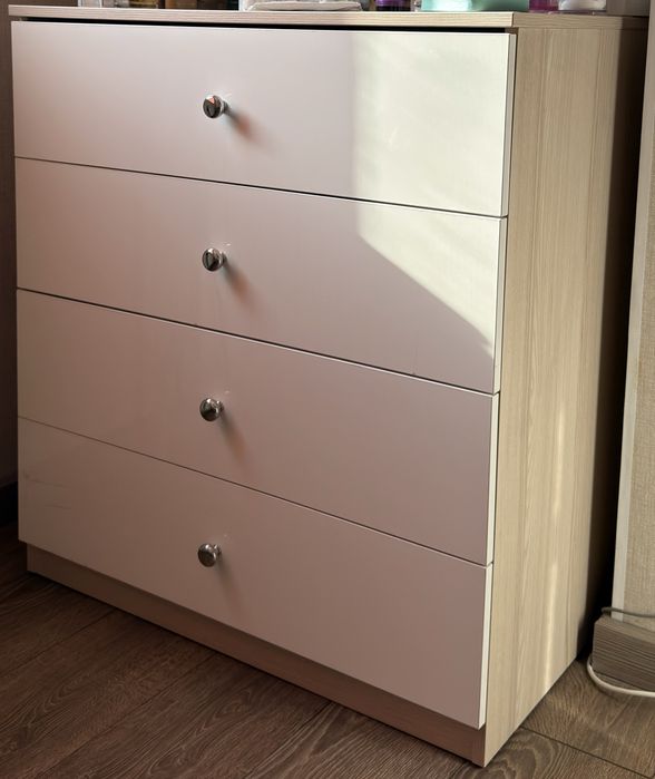 Белый комод в хорошем состоянии