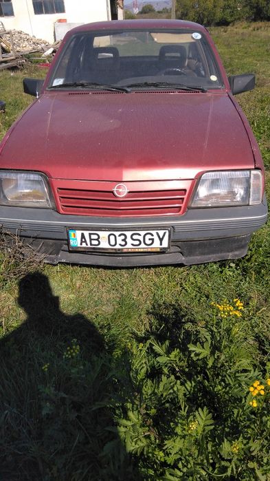 Vând Opel Ascona ,c
