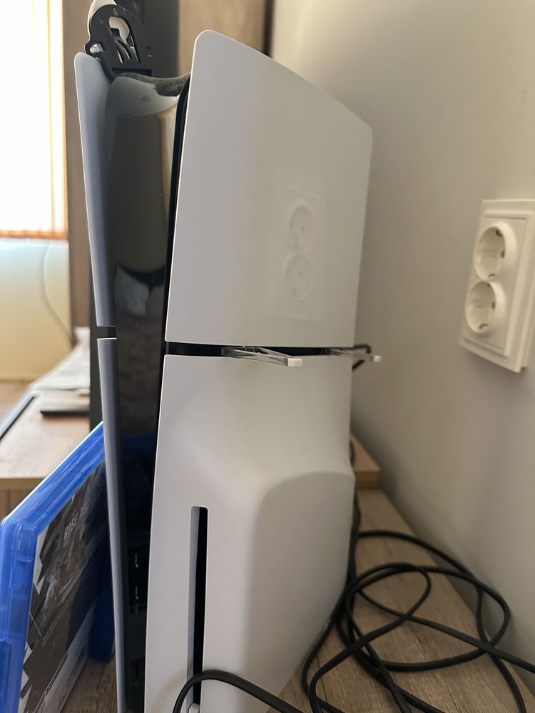 Продавам Ps5 Slim