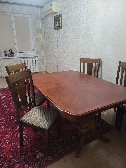 Стол со стульями