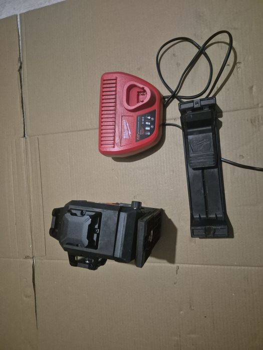 Laser milwaukee M12 3PL