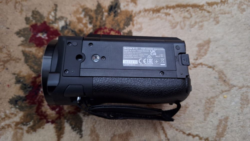 Camera video sony ax43a profesional+carduri si incarcator cu cabluri