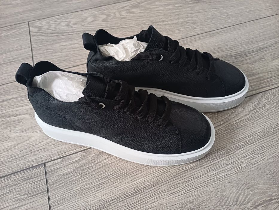 Pantofi sport noi