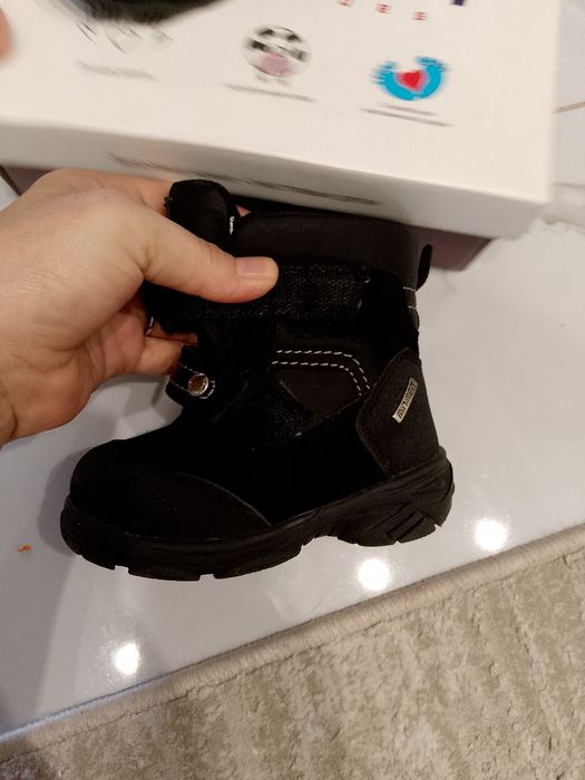 Отдам за 2 кг банана 22 размер как новая