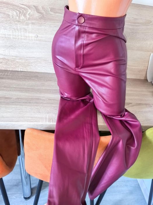 Pantaloni Zara piele mărimea M noi