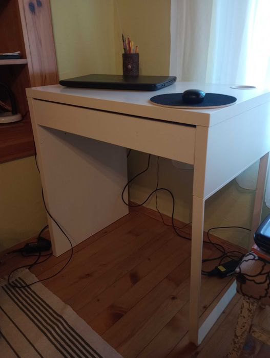 Бюро - подходящо за детска стая