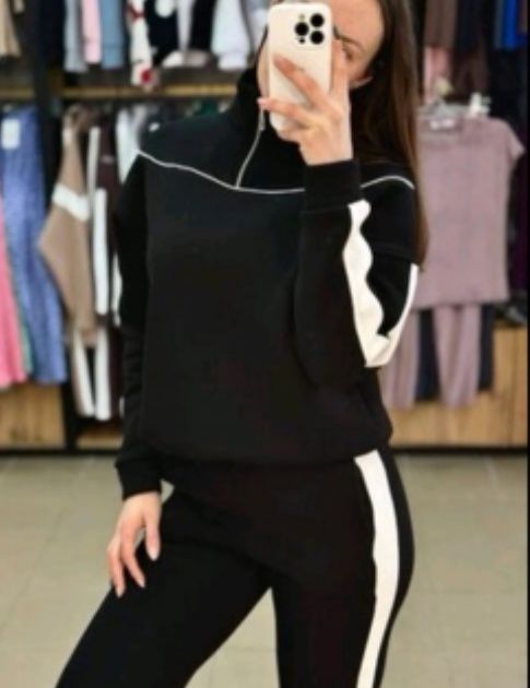 Seturi Tracksuit Premium - Negru și Bej - Noul sezon!**Preț**: 99.99