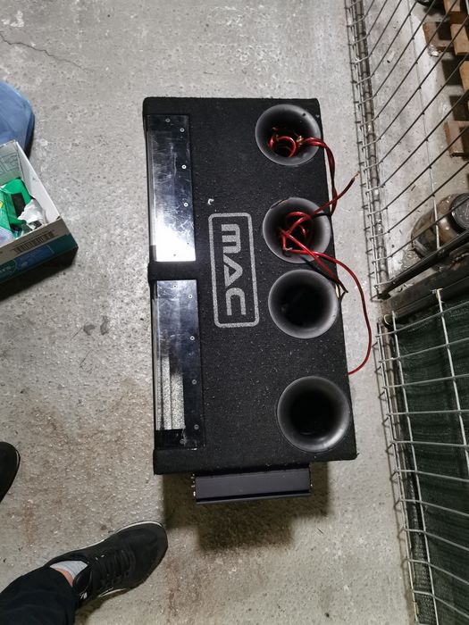 Vand subwoofer auto mac si statie magnat