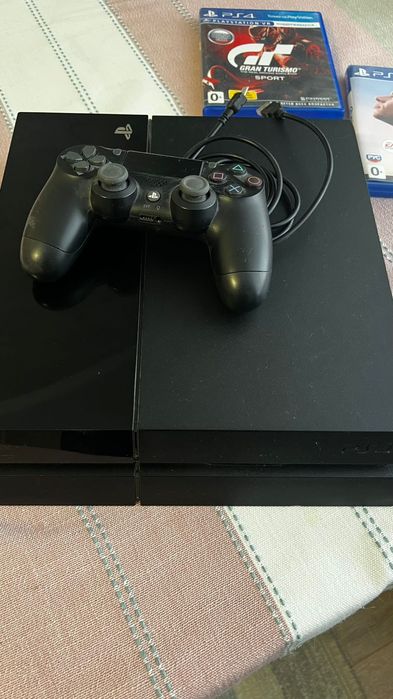Приставка PS 4 в хорошем состоянии