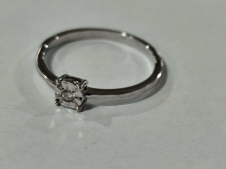 Пръстен бяло злато с Диамант