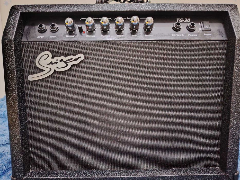 Бас Гитара + Комбик и аксессуары